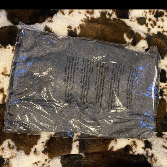 SOLD!!!! CUTE & COMFY 3 PIECE CHILL SET! - Picture 3 of 3